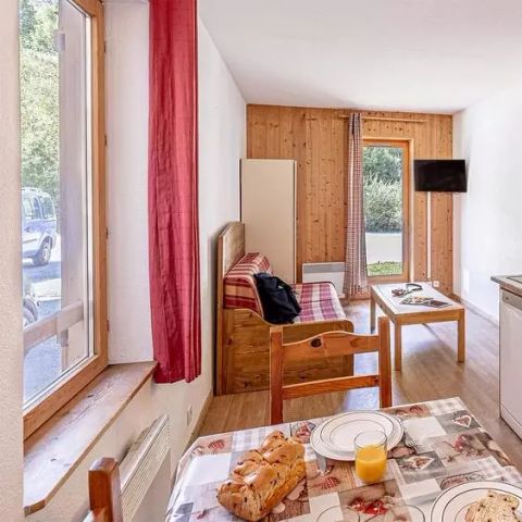 Apartment 5 persons - 2 rooms - 5 persons