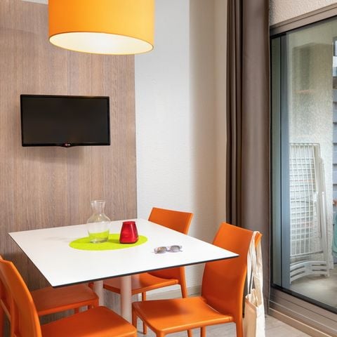 Apartment 6 persons - 2-room flat for 6 people (Bed and Breakfast)