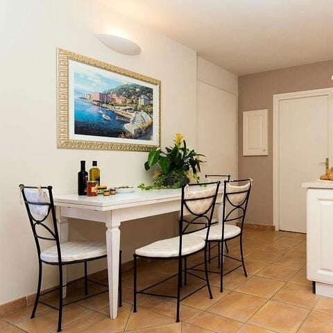 APARTMENT 4 people
