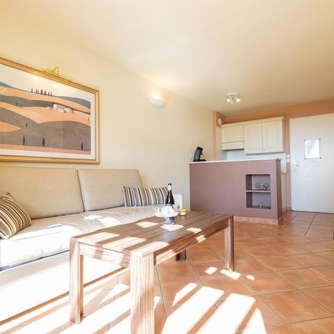 APARTMENT 6 people