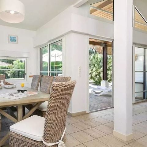 VILLA 8 people