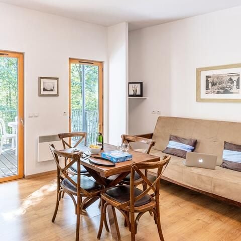 HOUSE 4 people