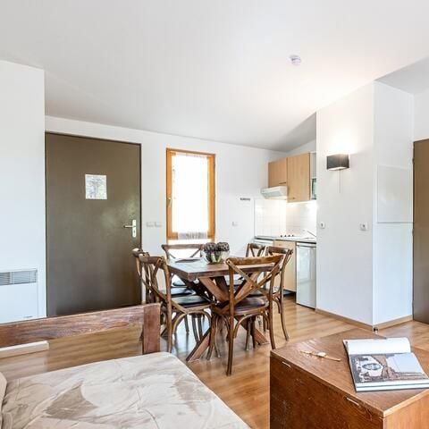 HOUSE 6 people