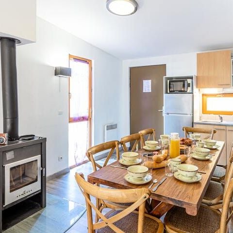 HOUSE 8 people