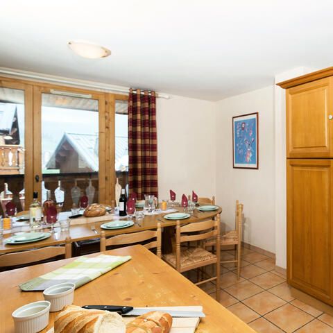 CHALET 9 people