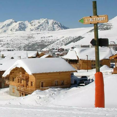 Madame Vacances - La Résidence Les Chalets de L'Altiport   - Camping Isère