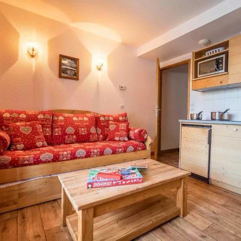 APARTMENT 4 people