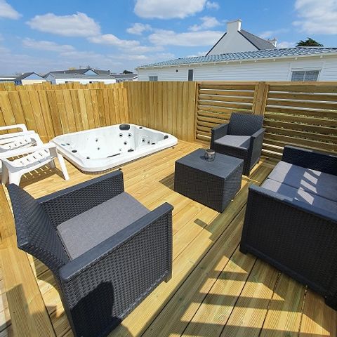 Mobile home 6 persons - 2-bedroom loggia with sea view + SPA included for stays of 5 nights or more