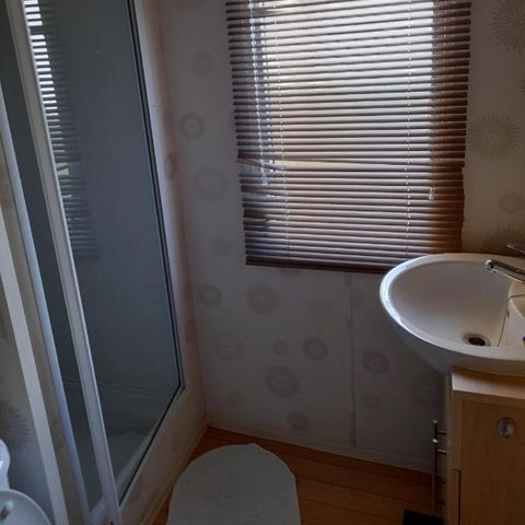 Stacaravan 8 personen - 001 (3 slaapkamers, 2 doucheruimtes) - Airconditioning, TV, Wasmachine - Overdekt terras