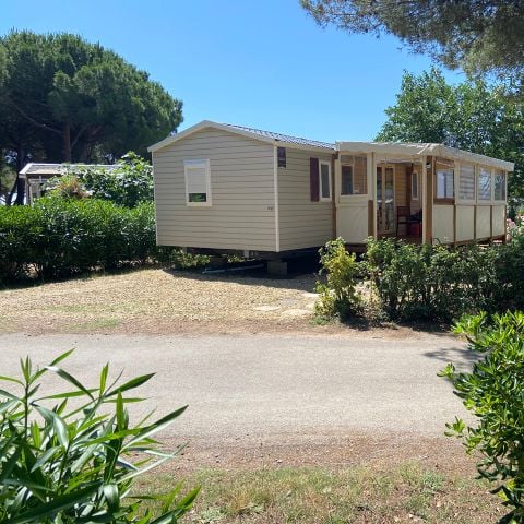 Mobilheim 6 Personen - 005 (3 Zimmer, 2 Duschräume) - Klimaanlage, Fernseher, Geschirrspülmaschine, Waschmaschine - Terrasse