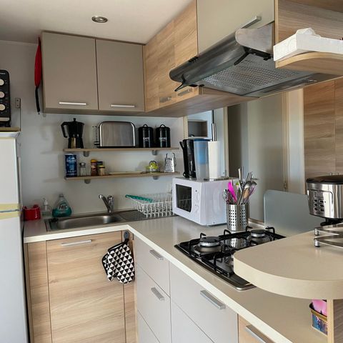 Stacaravan 8 personen - 010 (3 slaapkamers, 2 doucheruimtes) - Airconditioning, TV, Afwasmachine - Overdekt terras