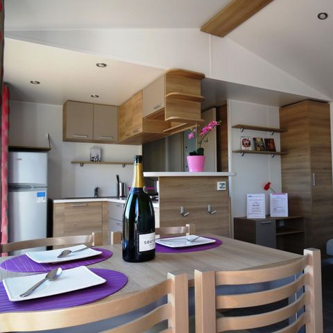 Mobilheim 8 Personen - 010 (3 Zimmer, 2 Duschräume) - Klimaanlage, Fernseher, Geschirrspülmaschine - Überdachte Terrasse