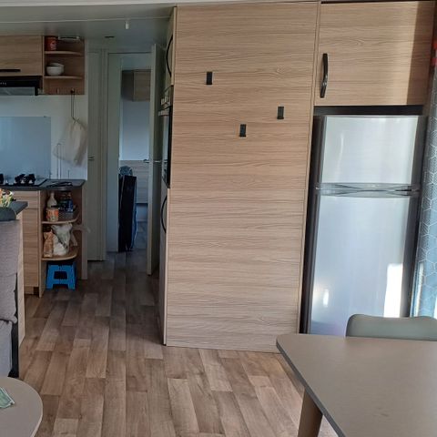 Stacaravan 6 personen - 009 (3 slaapkamers, 2 doucheruimtes) - Airconditioning, TV, Afwasmachine - Overdekt terras