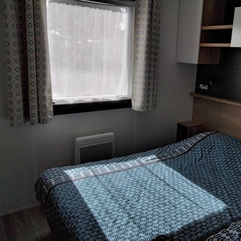 Stacaravan 6 personen - 3 slaapkamers - 1 badkamer met douche - (Airconditioning, TV, wasmachine) - Overdekt terras