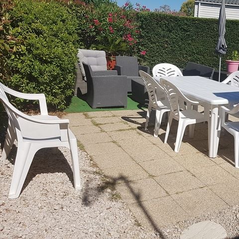 MOBILHOME 5 personnes - 2 chambres - 1 salle d'eau - (Clim, TV, Lave-vaisselle, Lave-linge) - Terrasse fermée couverte - 011