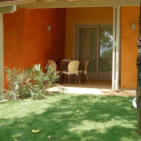 APPARTAMENTO 6 persone - MIMOSA (con un piccolo giardino)