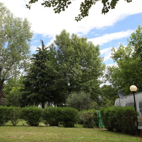 Stellplatz - Pitch A (nur Campervan) + 6 Amp. Strom + Wasseranschluss, 60m2