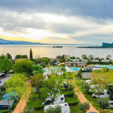 EMPLACEMENT - Pitch XL Pool (Campervans/Roulotte + electricity 10A + water point), 110/120 m2