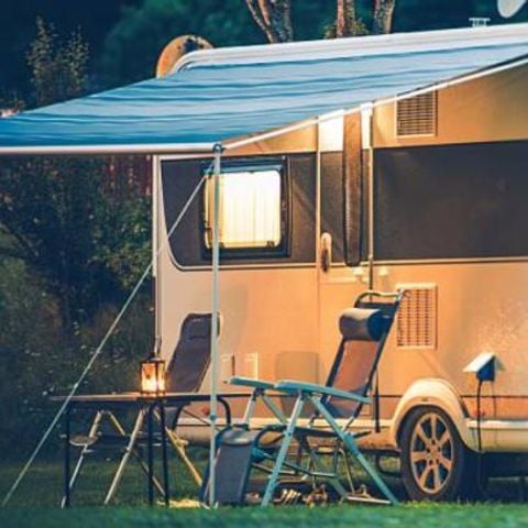 STAANPLAATS - Caravan + auto