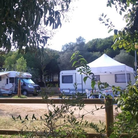 STAANPLAATS - Caravan + auto