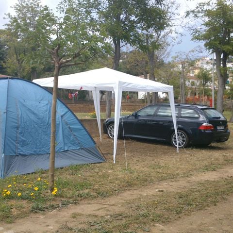 PLOT - tent + car