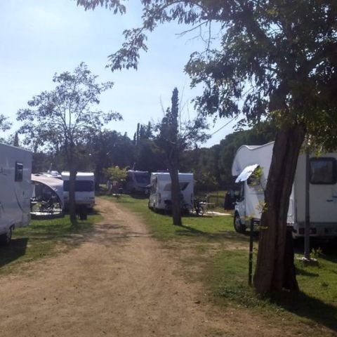 STAANPLAATS - Parkeerplaats voor campers