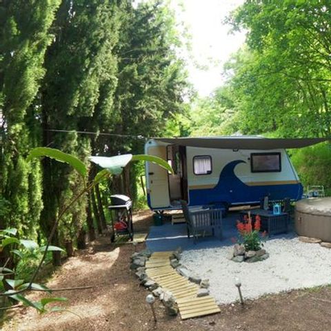 CARAVANE 3 personnes - 2/3 personnes et jacuzzi - OcéaniK