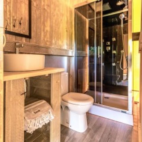 TIENDA DE LONA Y MADERA 6 personas - Apartamento con baño y aseo