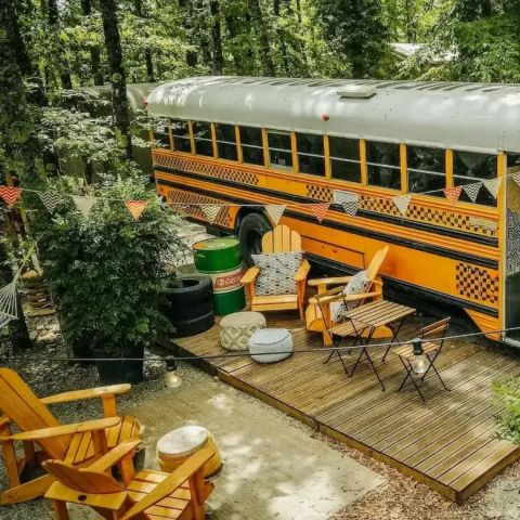 Caravan 4 persons - Schoolbus