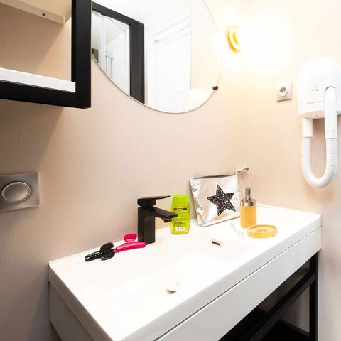 CASA MOBILE 4 persone - Cottage Comfort da 33 m² - 2 camere da letto + terrazza semicoperta + TV + 2 bagni + vista sul lago - 4 persone