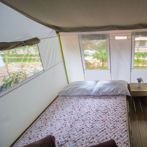 Tente en toile et en bois 5 personnes - Luxury safari tent sanitaire