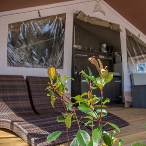 Canvas and wooden tent 5 persons - Luxury safari tent sanitary