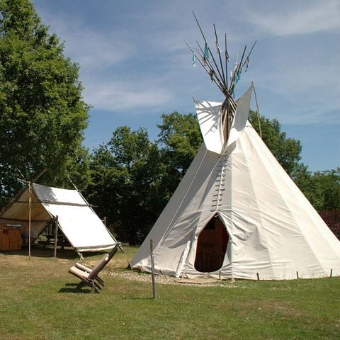 HÉBERGEMENT INSOLITE 5 personnes - Tipi