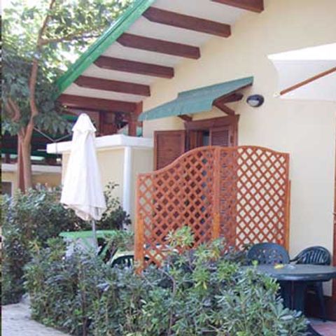 HOUSE 4 people
