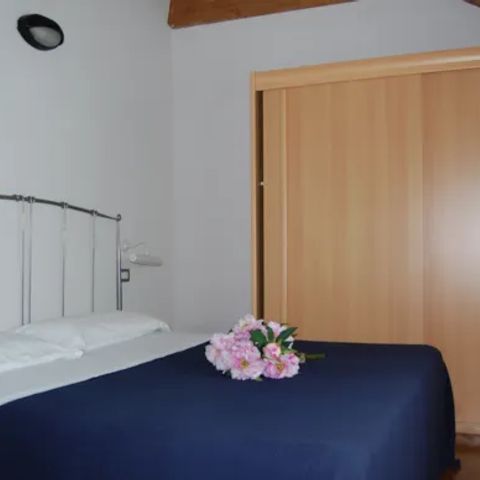 HOUSE 4 people