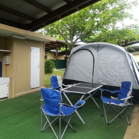 Tente 3 personnes - Emplacement Helios avec tente déjà montée (3,30x3,60 m)