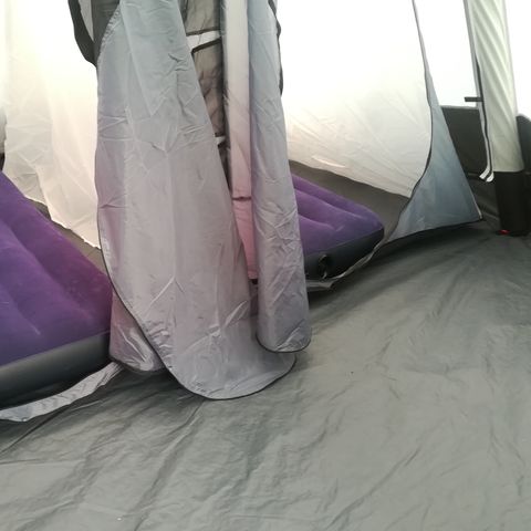 TENDA DA CAMPEGGIO 3 persone - Piazzola Helios con tenda già montata (3,30x3,60 m)