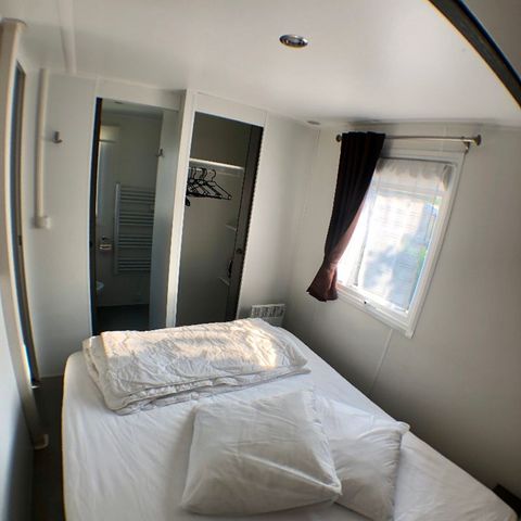 Stacaravan 6 personen - Stacaravan 001 (3 slaapkamers, 2 doucheruimtes) - Airconditioning, TV, Afwasmachine, Wasmachine - Terras