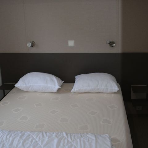 Stacaravan 8 personen - 003 (3 slaapkamers, 2 badkamers met douche) - Airconditioning, TV, Afwasmachine, Wasmachine - Terras