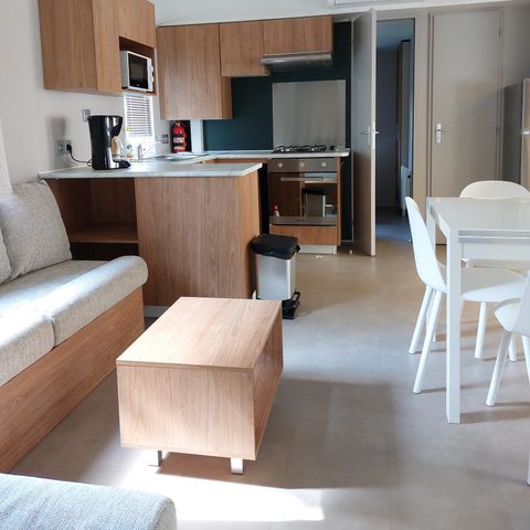 Stacaravan 4 personen - 004 (2 slaapkamers, 2 badkamers met douche) - Airconditioning, TV, Afwasmachine, Wasmachine - Terras