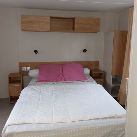 Stacaravan 4 personen - 004 (2 slaapkamers, 2 badkamers met douche) - Airconditioning, TV, Afwasmachine, Wasmachine - Terras