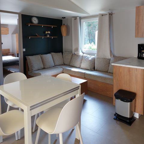 BUNGALOW 4 personnes - 004 (2 chambres, 2 salle d'eau) - Clim, TV, Lave-vaisselle, Lave-linge - Terrasse