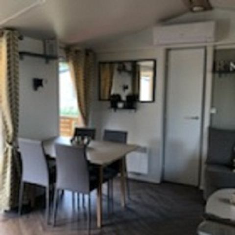 Stacaravan 6 personen - 005 (3 slaapkamers, 2 badkamers met douche) - Airconditioning, TV, Afwasmachine, Wasmachine - Terras
