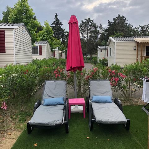 Stacaravan 6 personen - 005 (3 slaapkamers, 2 badkamers met douche) - Airconditioning, TV, Afwasmachine, Wasmachine - Terras