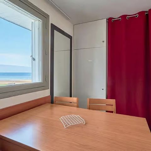 APARTMENT 4 people - Essentiel Flat: 4-person room with balcony 