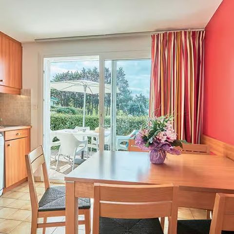 BUNGALOW 5 people - Essentiel 2-Bedroom Bungalow for 5 People with Terrace View