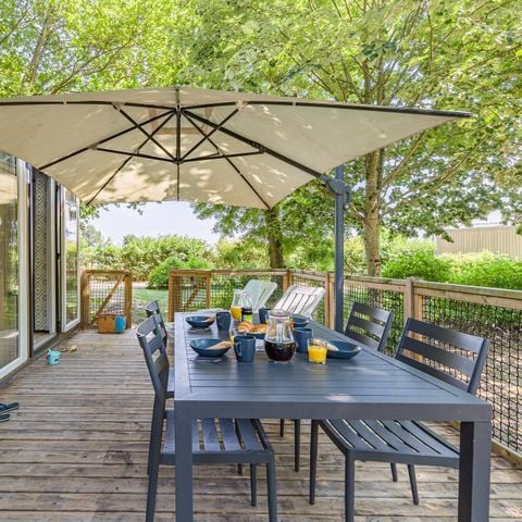 Mobilheim 4 Personen - Comfort | 2 Schlafz. | 4 Pers. | Erhöhte, nicht überdachte Terrasse | Klimaanlage | TV