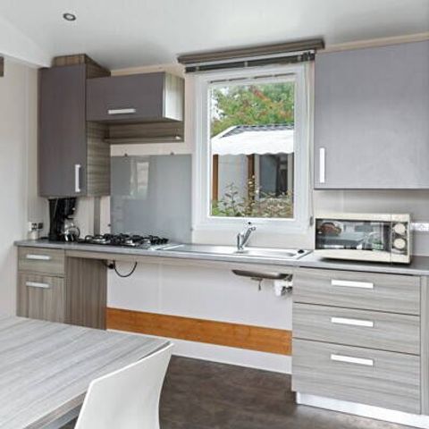 Stacaravan 4 personen - PMR | Comfort | 2 Slaapkamers | 4 Pers | Verhoogd terras | Airconditioning