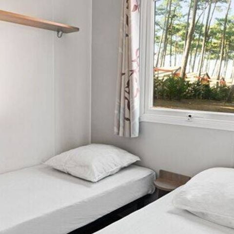 Stacaravan 6 personen - Mobile-home | Comfort | 3 slaapkamers | 6 personen | Overdekt verhoogd terras | 1 badkamer | Airconditioning | TV