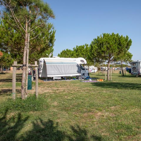 PLOT - Smart location with bathroom